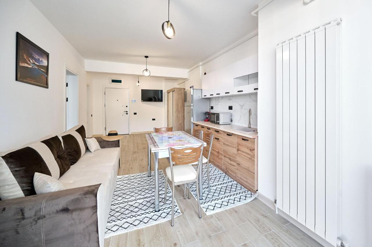 Retro Apartment In Infinity Beach Resort 마마이아 외부 사진