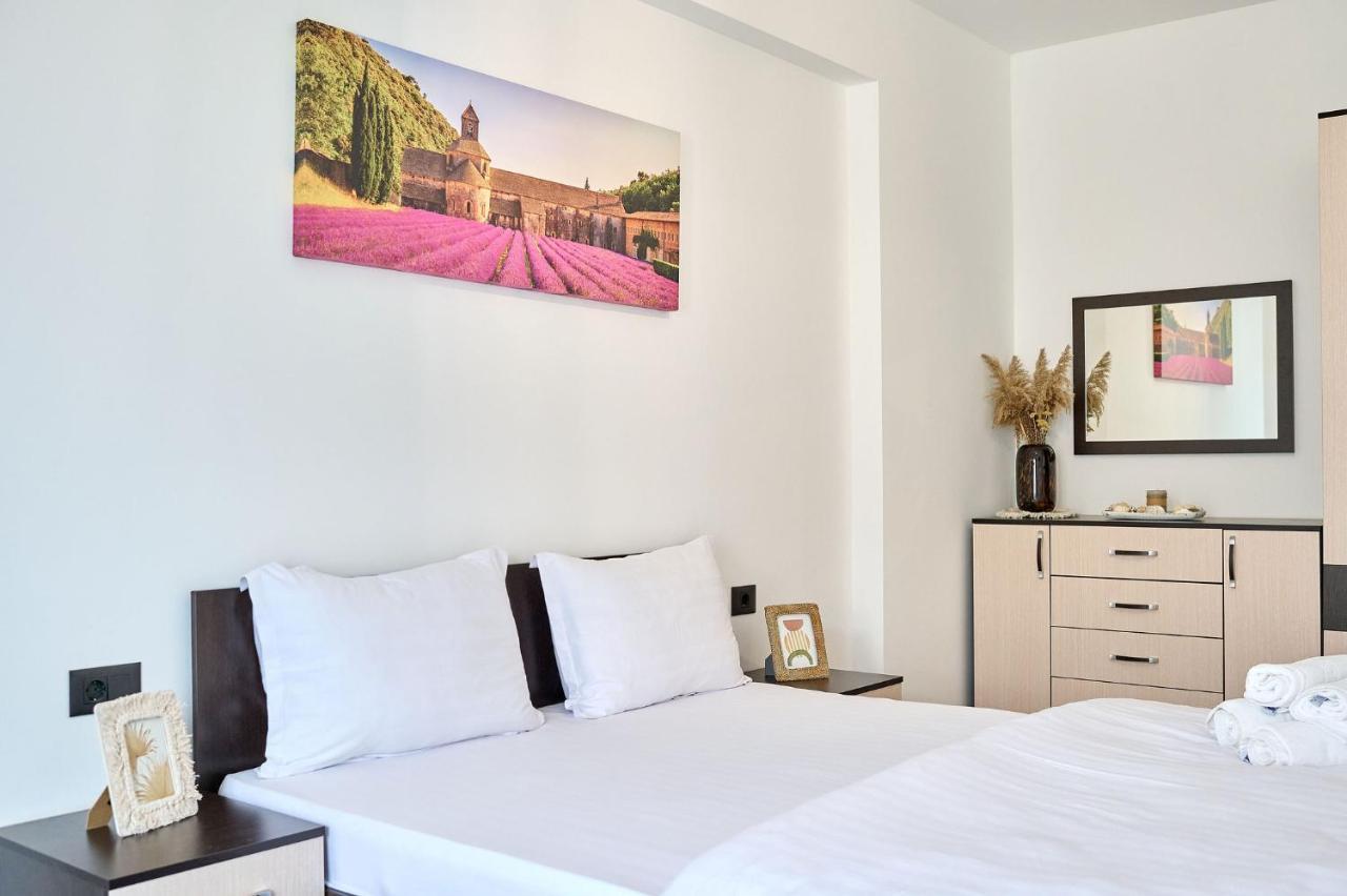 Retro Apartment In Infinity Beach Resort 마마이아 외부 사진